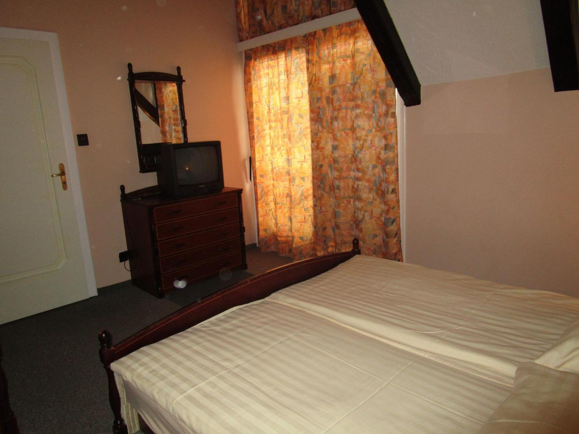 Haus Sonnenhof Hotel Siofok Room photo