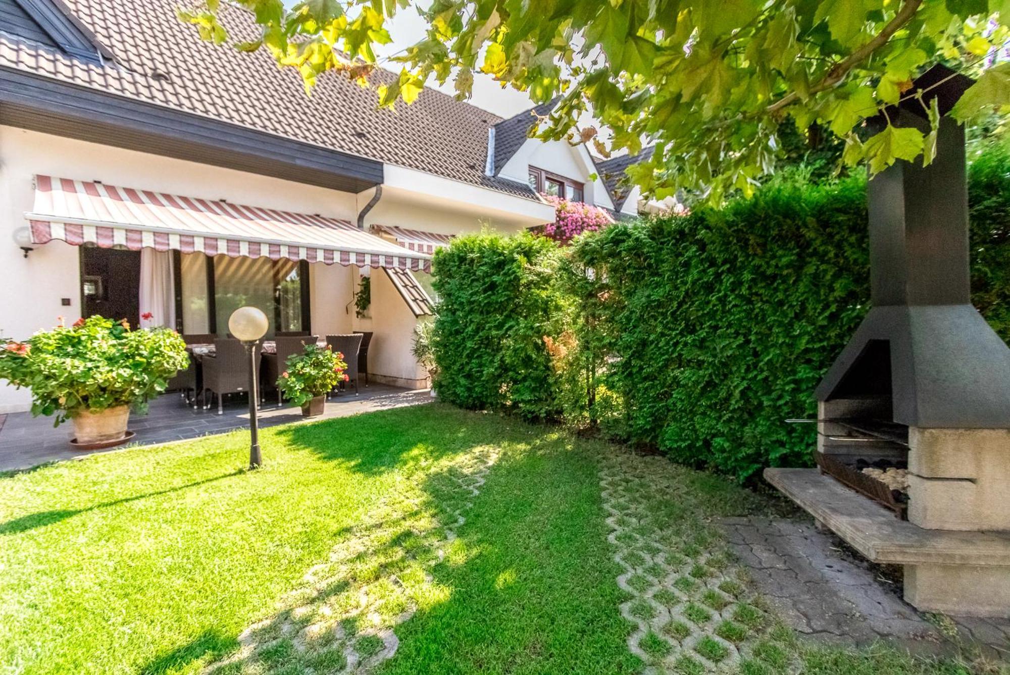 Haus Sonnenhof Hotel Siofok Exterior photo