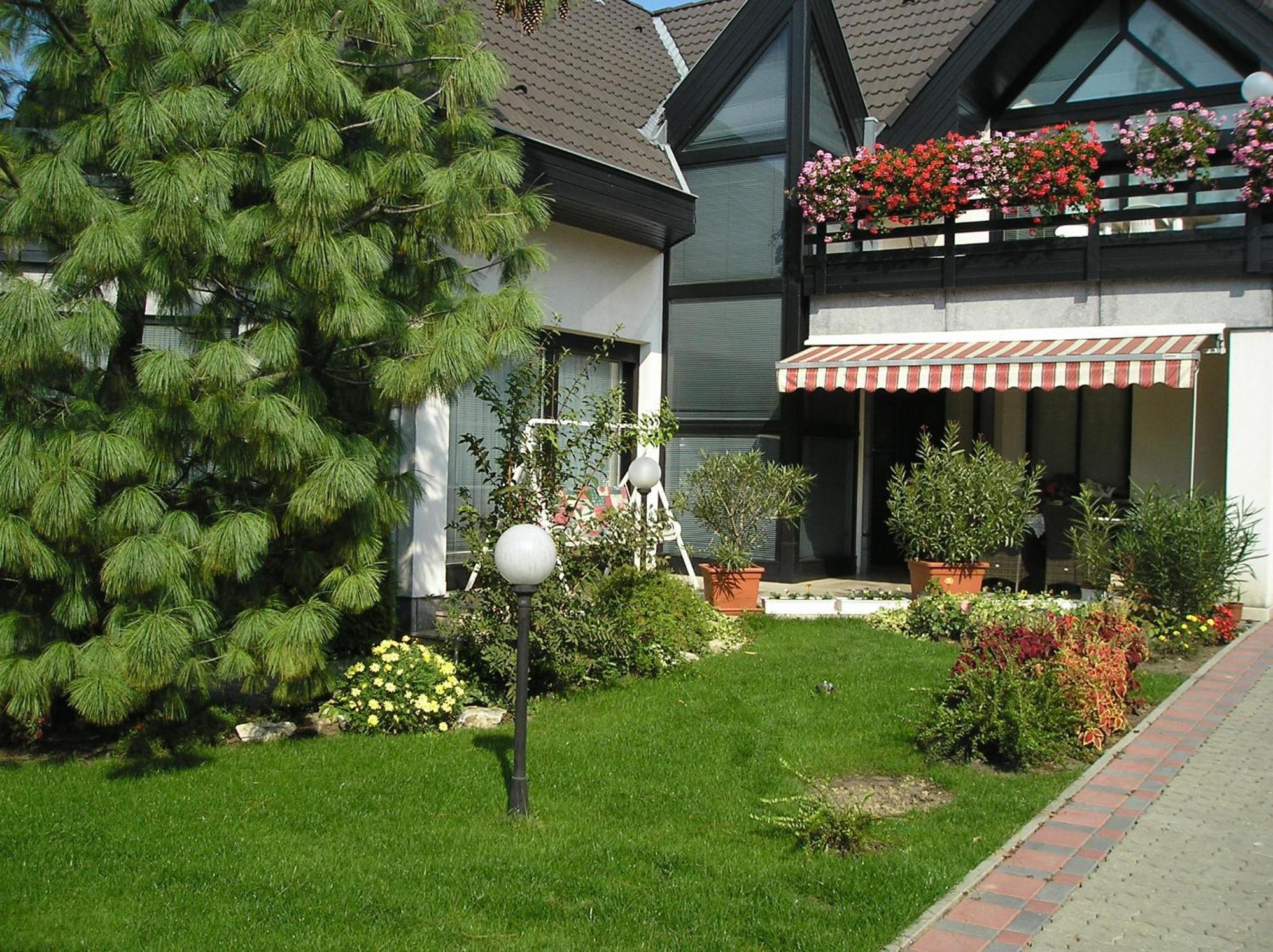 Haus Sonnenhof Hotel Siofok Exterior photo